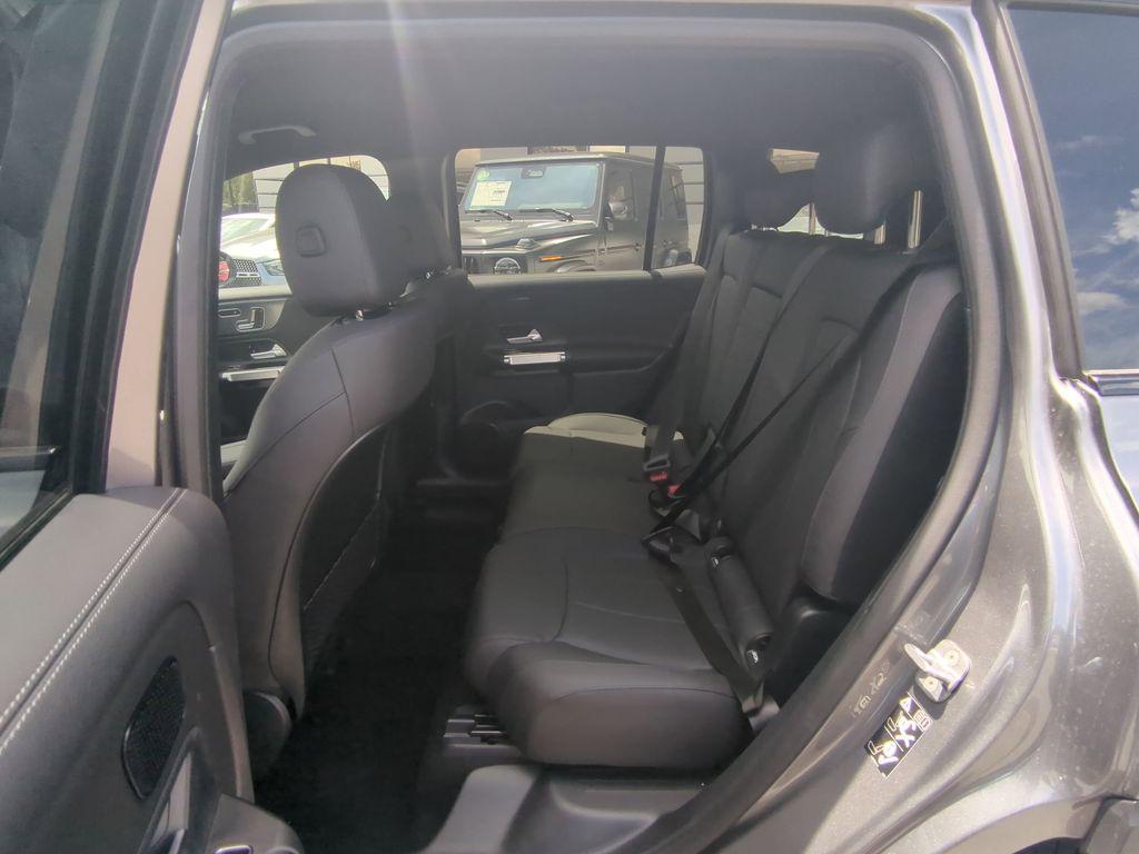 new 2025 Mercedes-Benz GLB 250 car