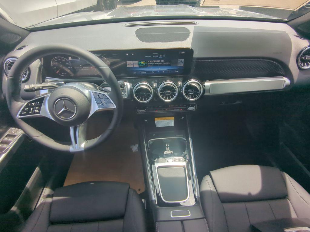 new 2025 Mercedes-Benz GLB 250 car