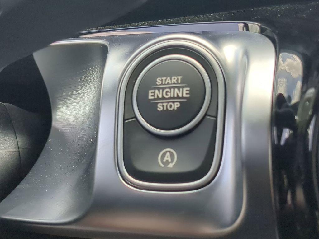 new 2025 Mercedes-Benz GLB 250 car