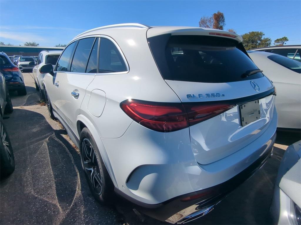 new 2025 Mercedes-Benz GLC 350e car