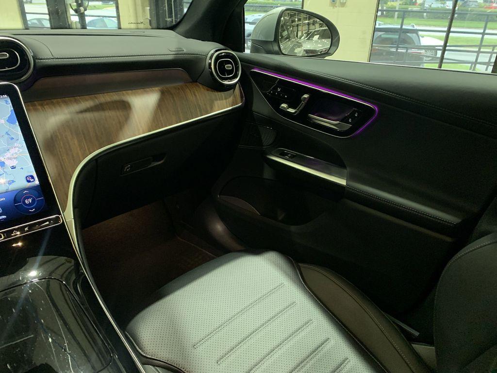 new 2025 Mercedes-Benz GLC 350e car