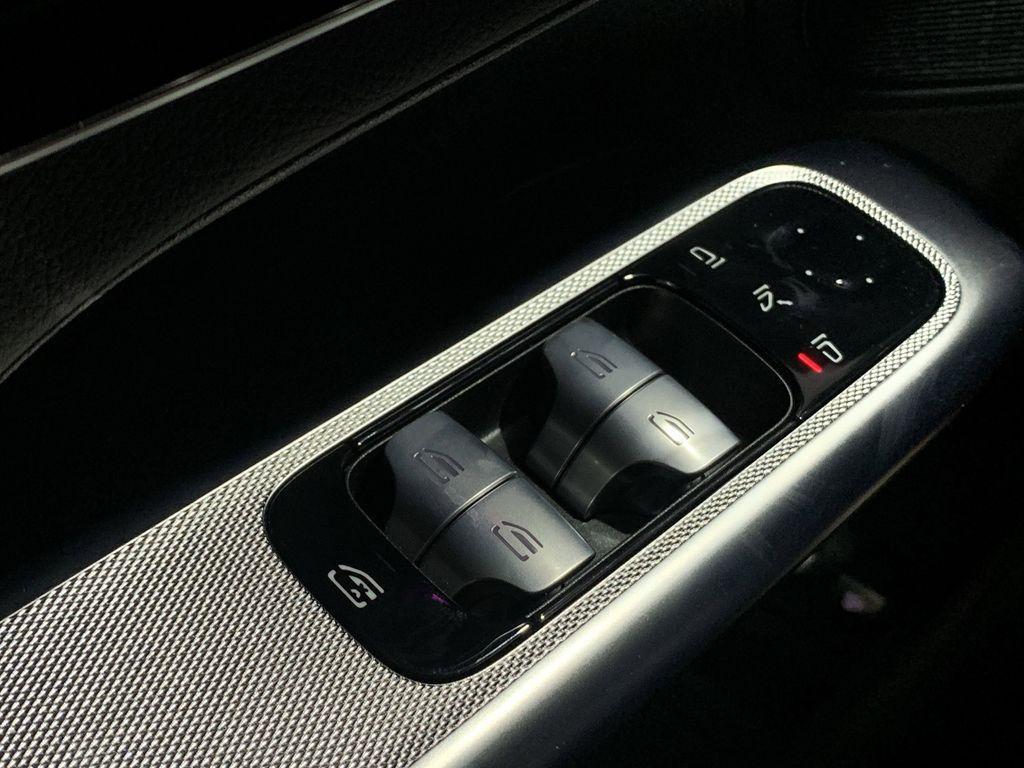 new 2025 Mercedes-Benz GLC 350e car