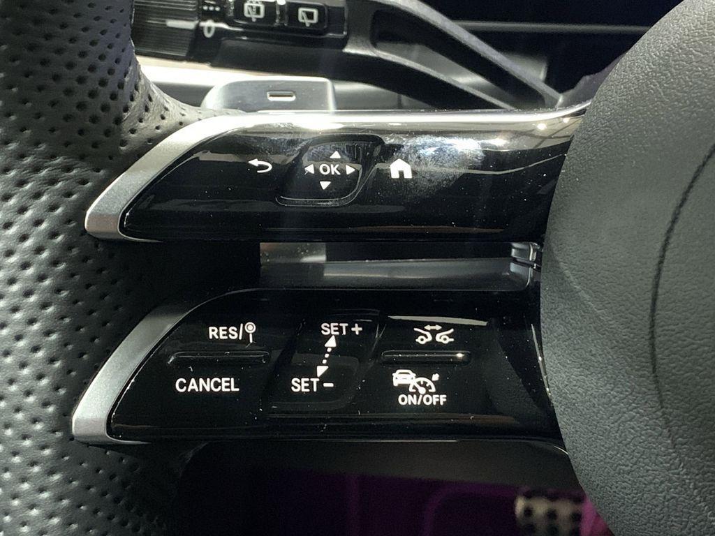 new 2025 Mercedes-Benz GLC 350e car