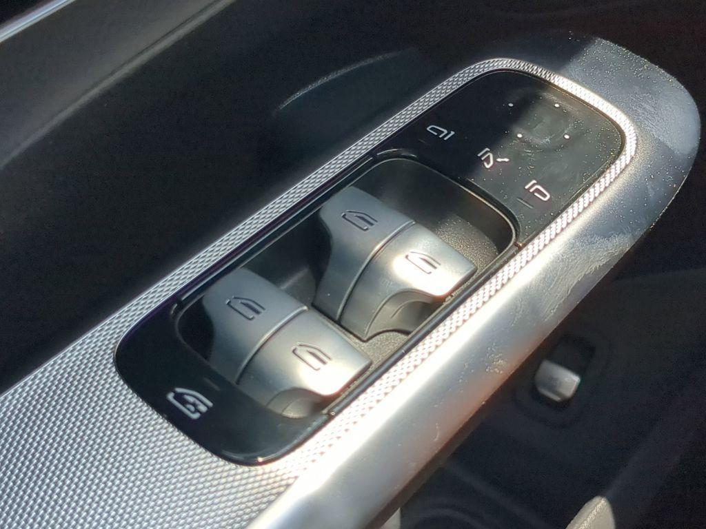 new 2025 Mercedes-Benz GLC 300 car