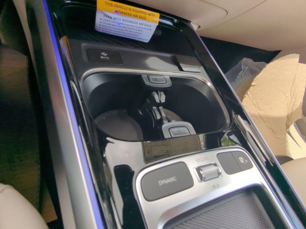 new 2025 Mercedes-Benz GLB 250 car