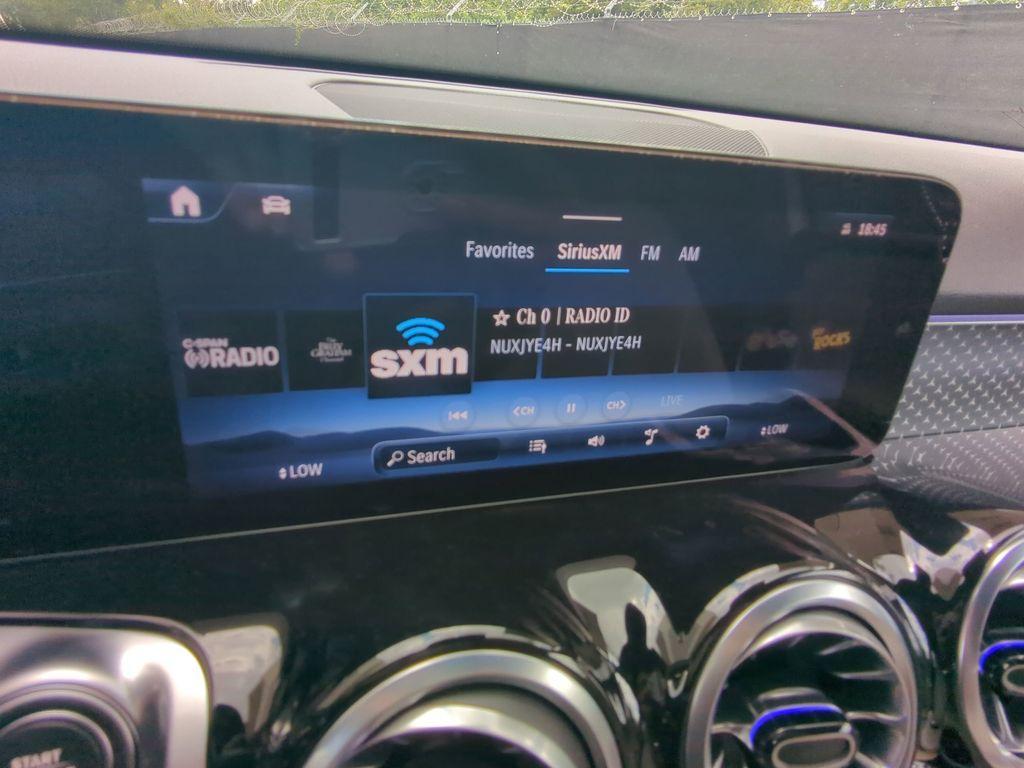 new 2025 Mercedes-Benz GLB 250 car