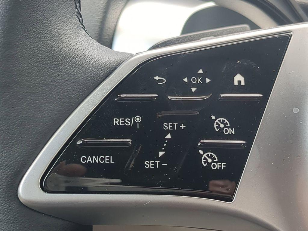 new 2025 Mercedes-Benz GLB 250 car