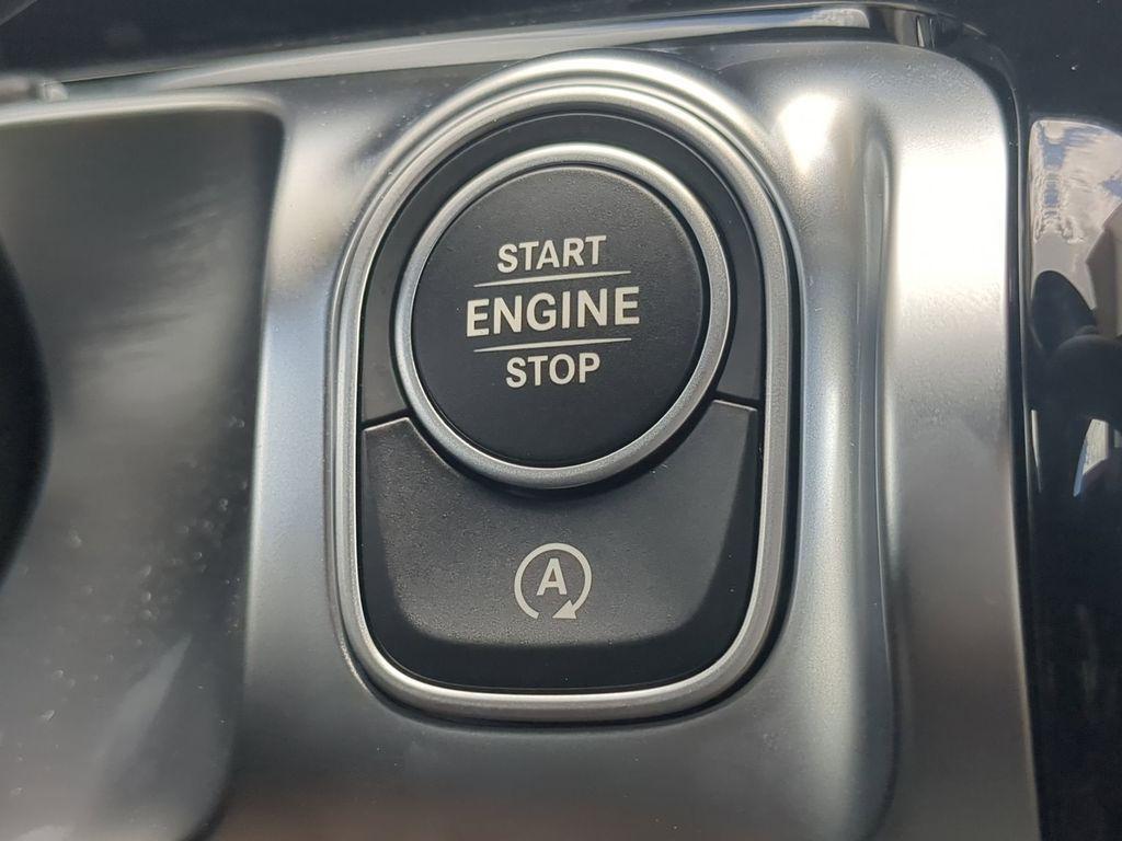 new 2025 Mercedes-Benz GLB 250 car