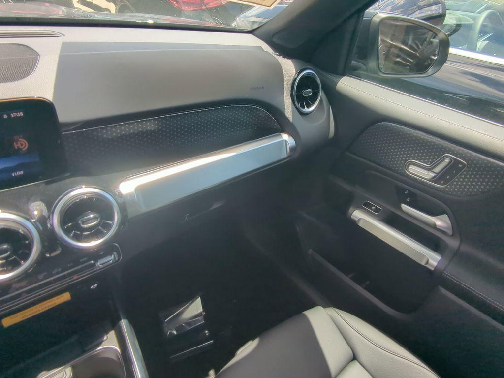 new 2025 Mercedes-Benz GLB 250 car