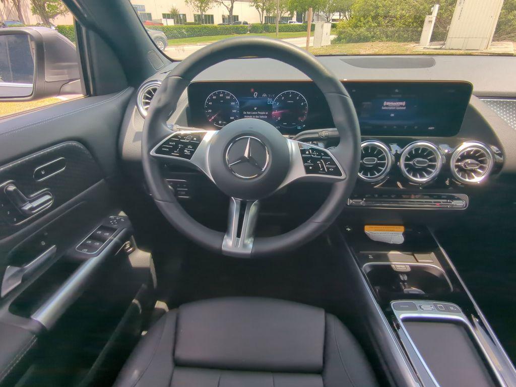 new 2025 Mercedes-Benz GLA 250 car, priced at $44,999