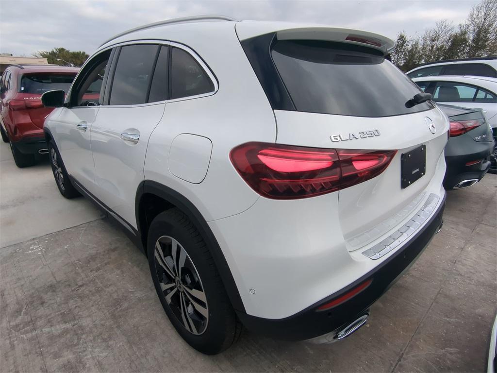 new 2025 Mercedes-Benz GLA 250 car