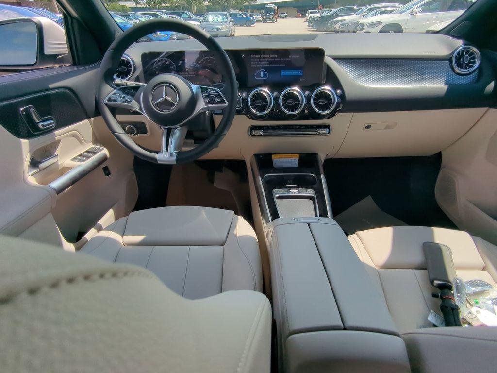 new 2025 Mercedes-Benz GLA 250 car