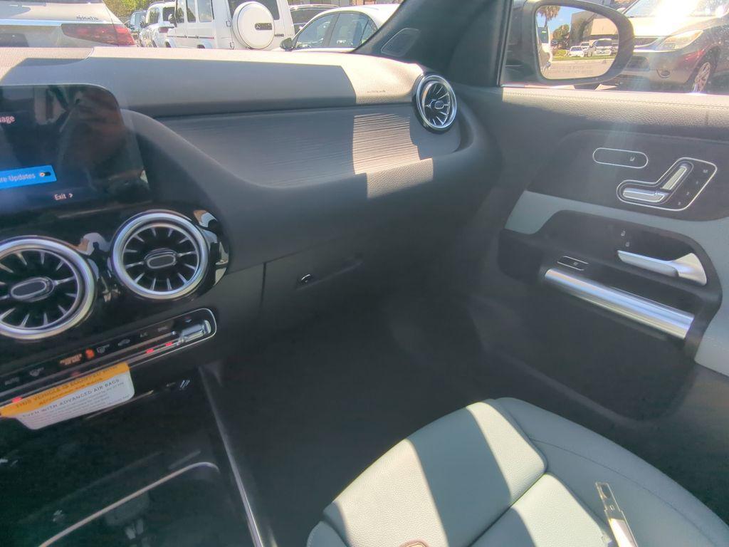 new 2026 Mercedes-Benz GLA 250 car