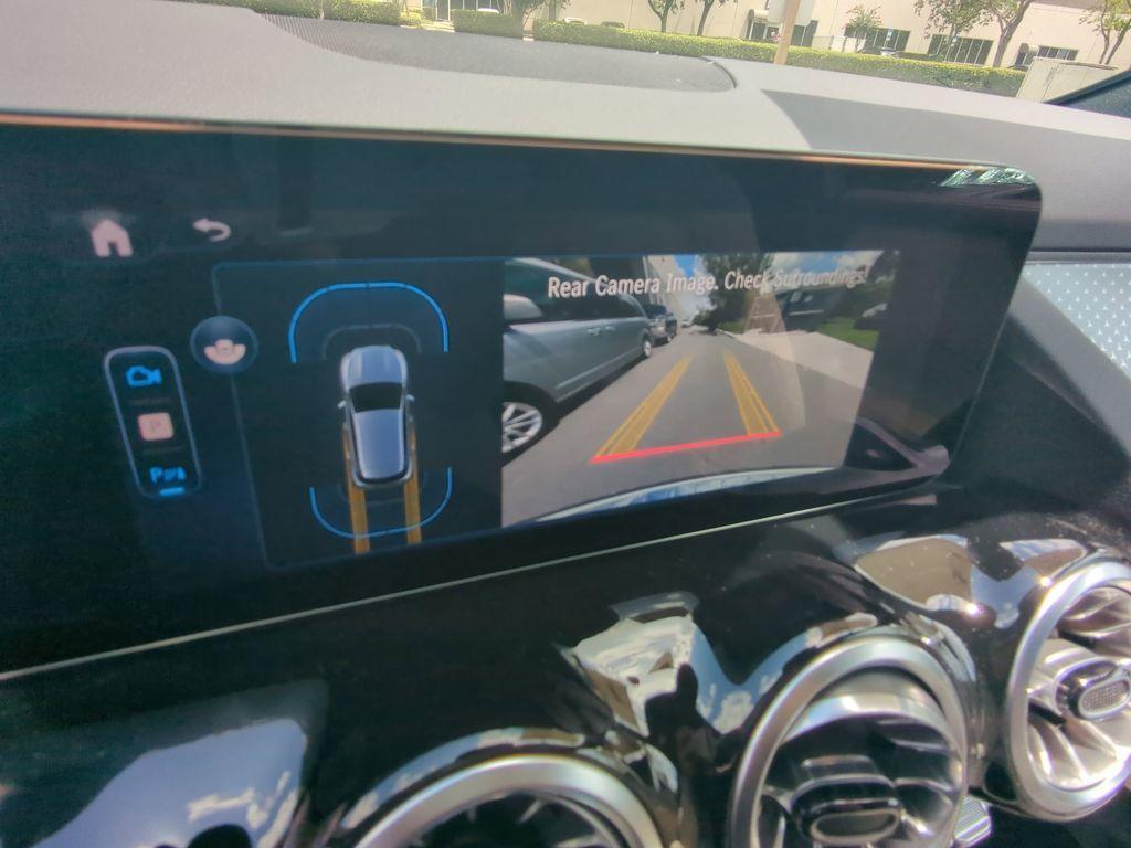 new 2025 Mercedes-Benz GLA 250 car
