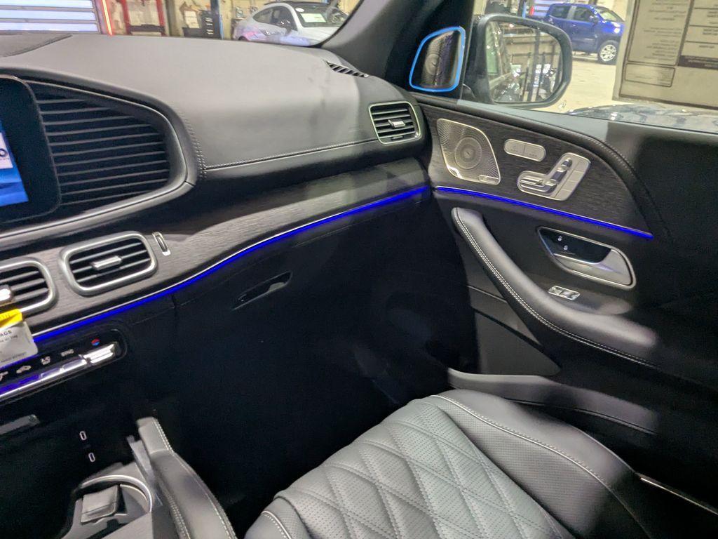 new 2025 Mercedes-Benz Maybach GLS 600 car