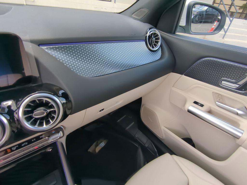 new 2025 Mercedes-Benz GLA 250 car
