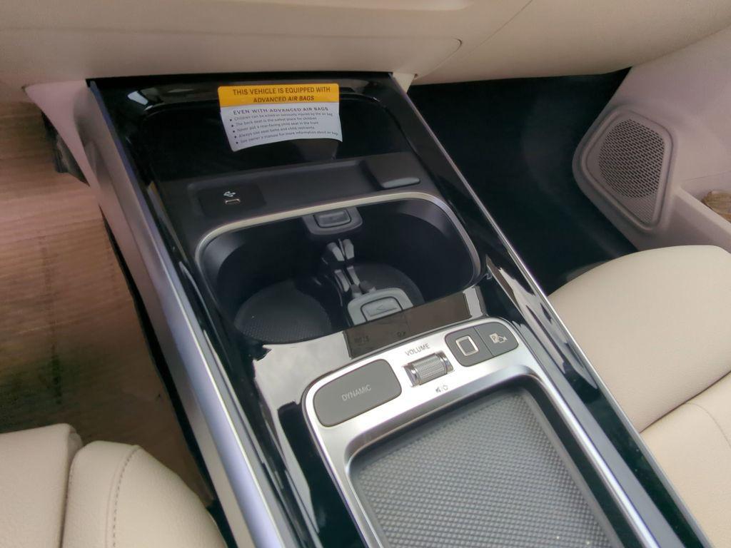 new 2025 Mercedes-Benz GLB 250 car