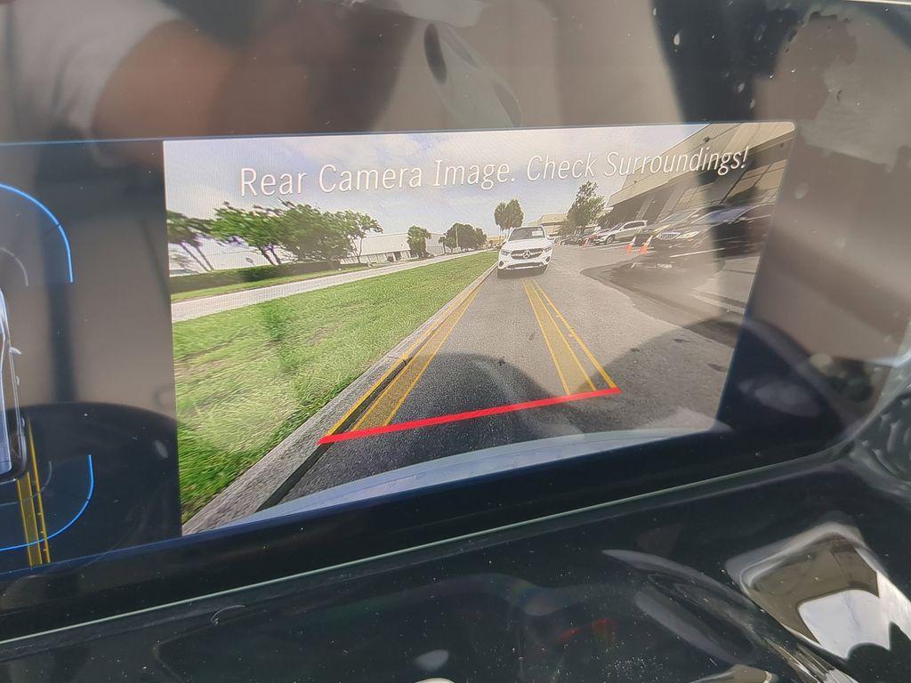 new 2025 Mercedes-Benz GLB 250 car