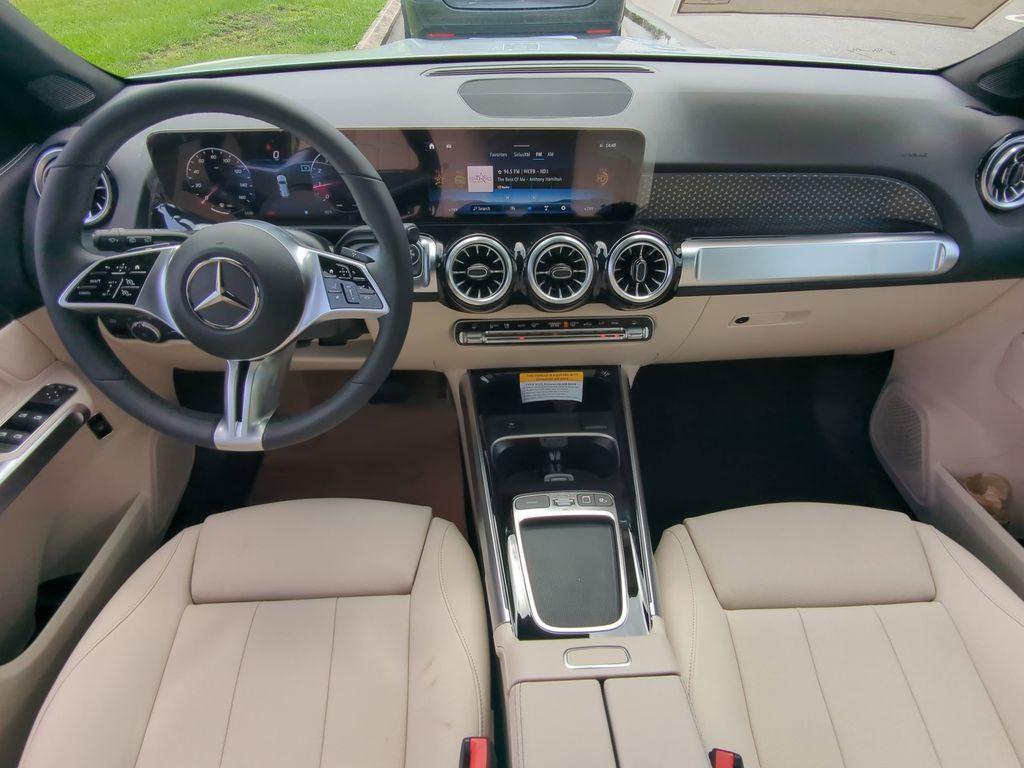 new 2025 Mercedes-Benz GLB 250 car