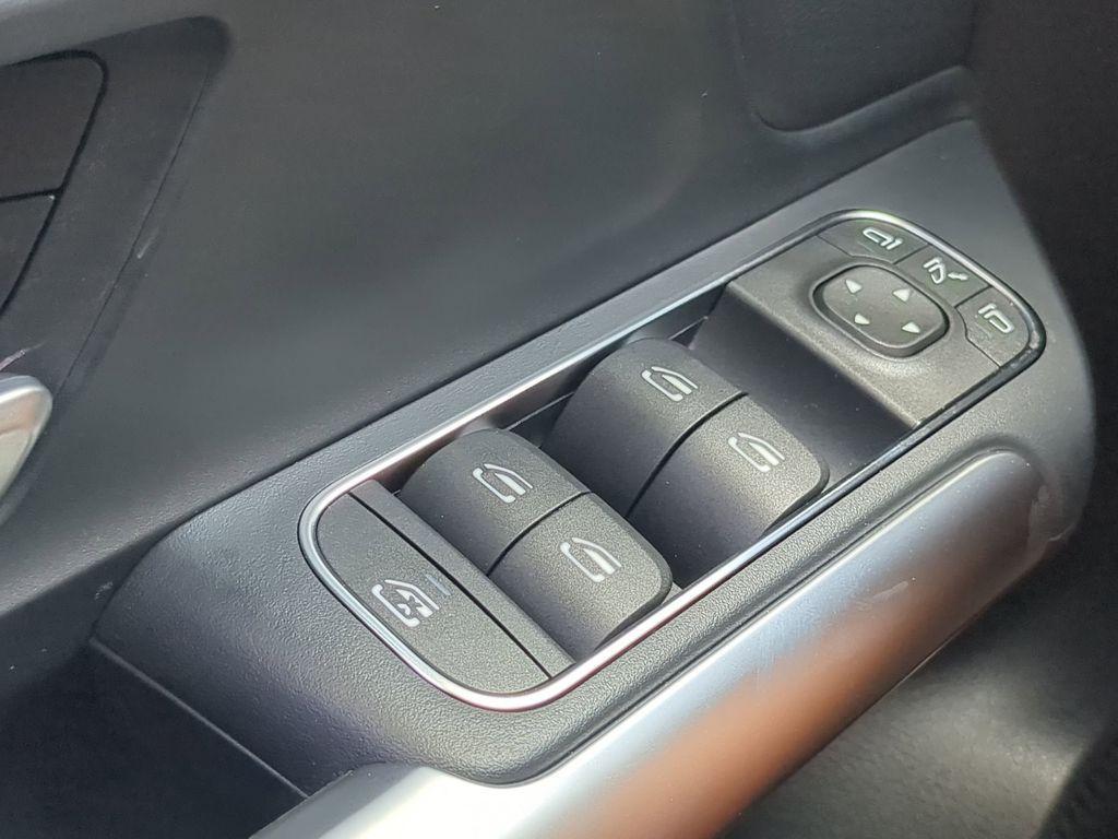 new 2025 Mercedes-Benz GLA 250 car