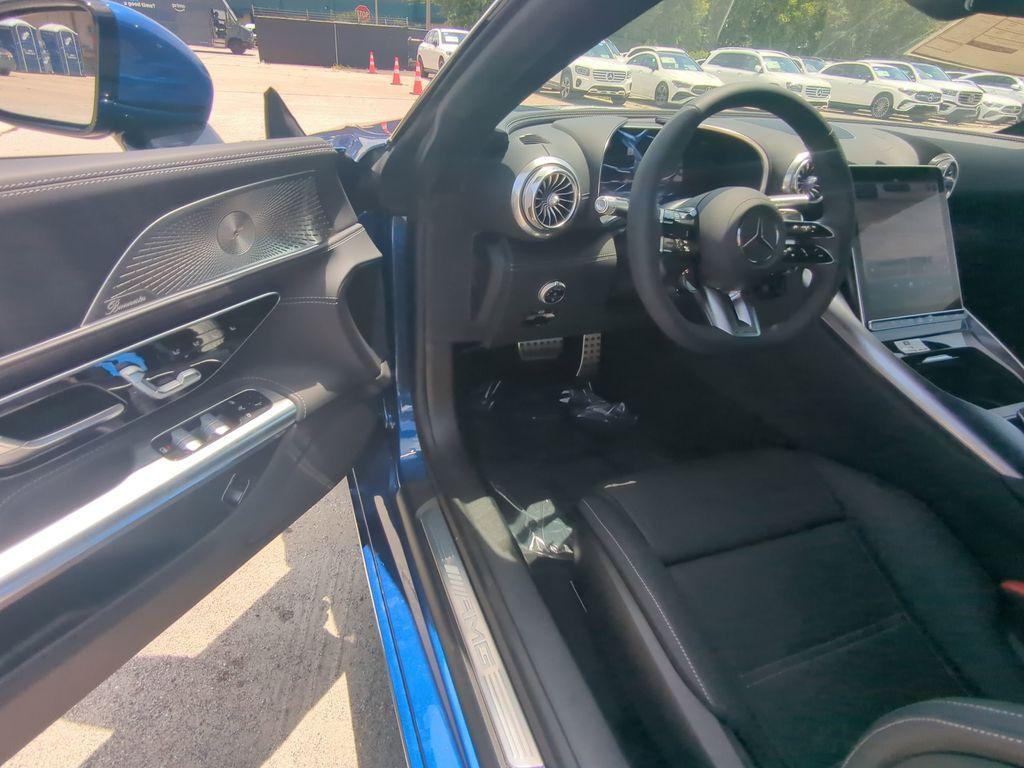 new 2025 Mercedes-Benz AMG SL 43 car