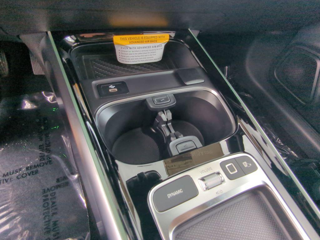 new 2025 Mercedes-Benz GLB 250 car