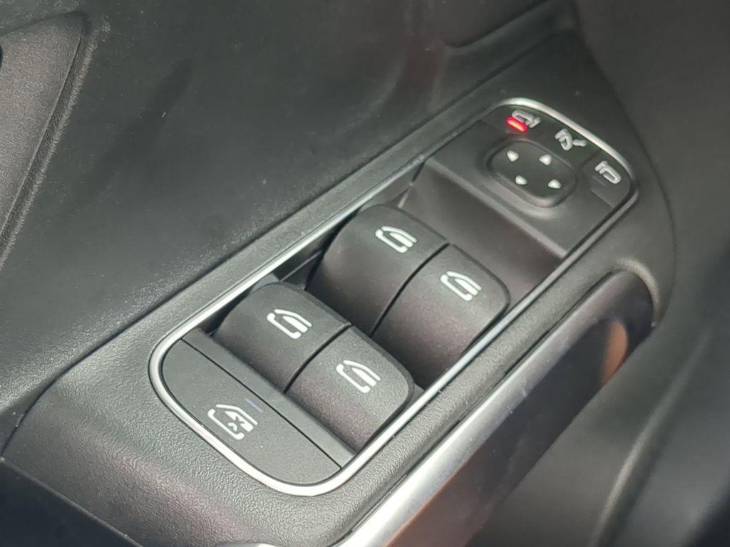 new 2025 Mercedes-Benz GLB 250 car