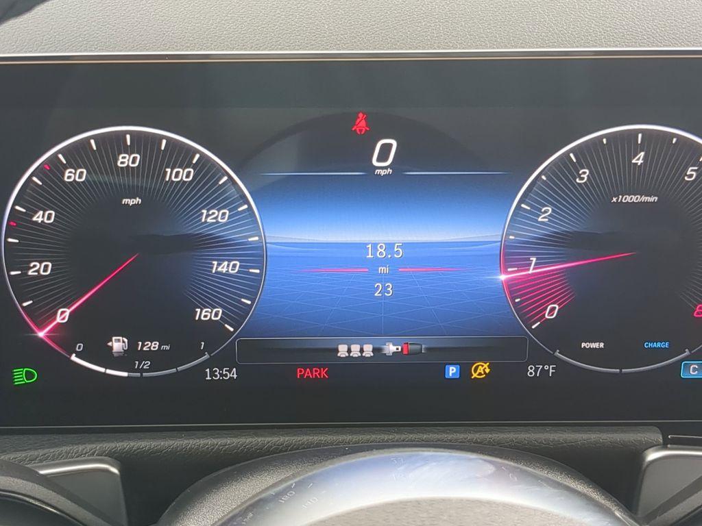 new 2025 Mercedes-Benz GLB 250 car