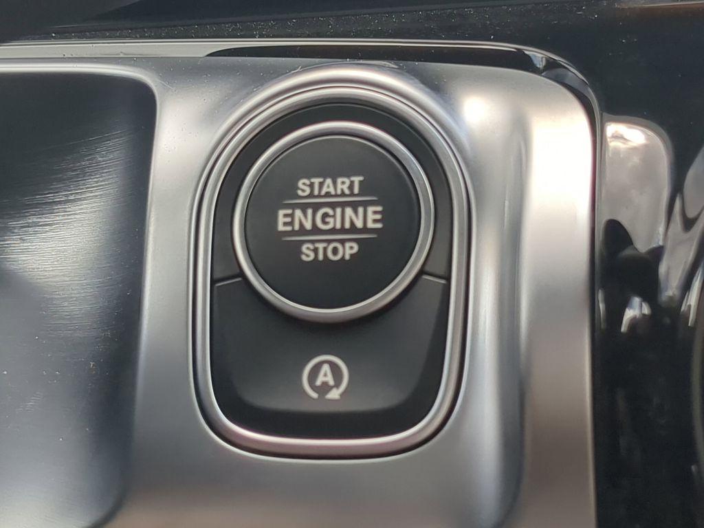 new 2025 Mercedes-Benz GLB 250 car