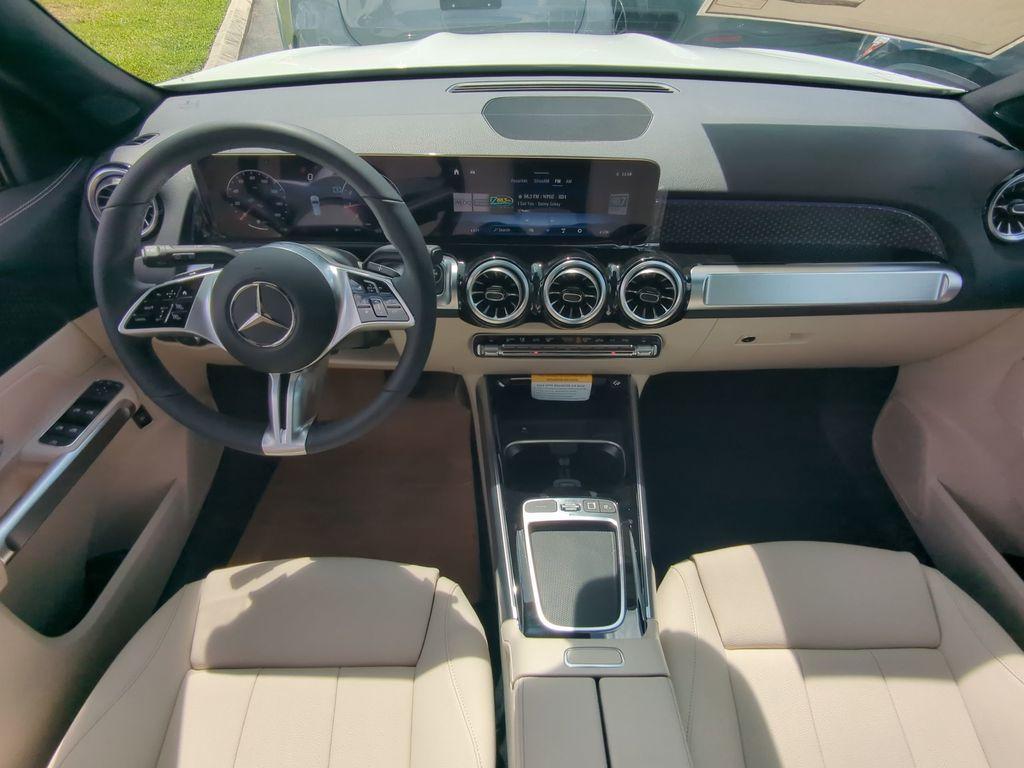 new 2025 Mercedes-Benz GLB 250 car