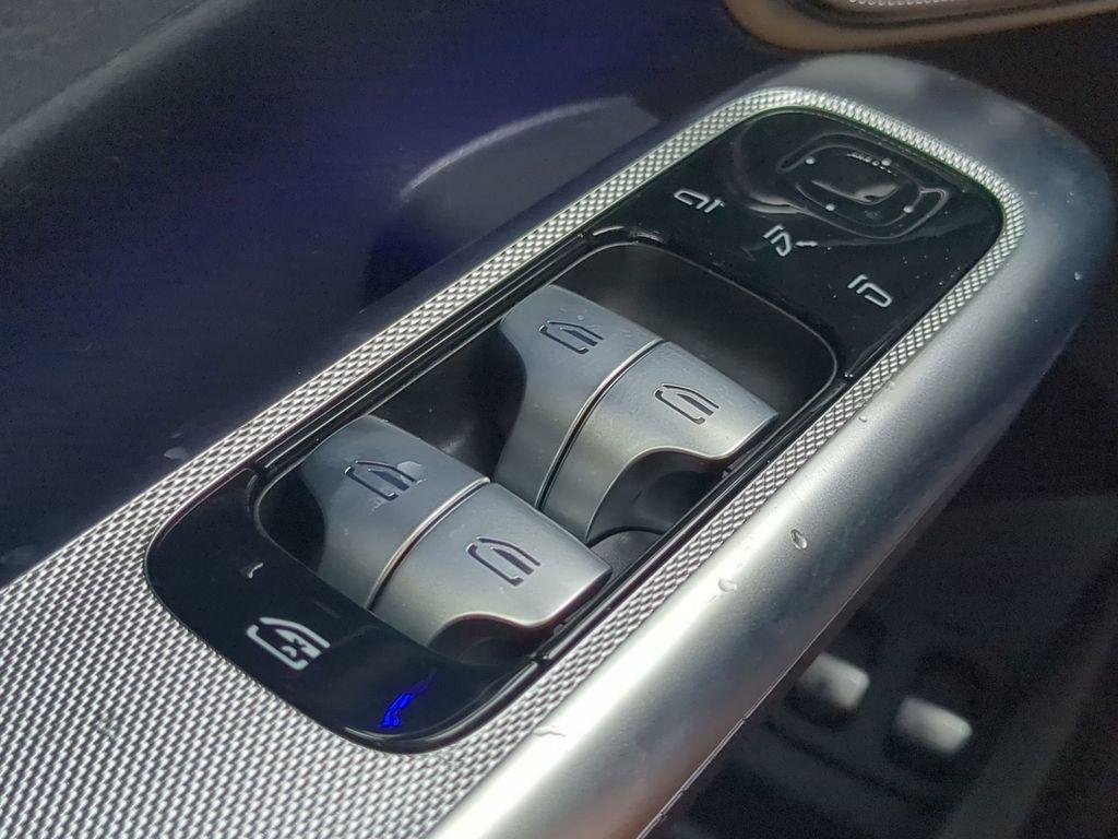 new 2025 Mercedes-Benz GLC 350e car