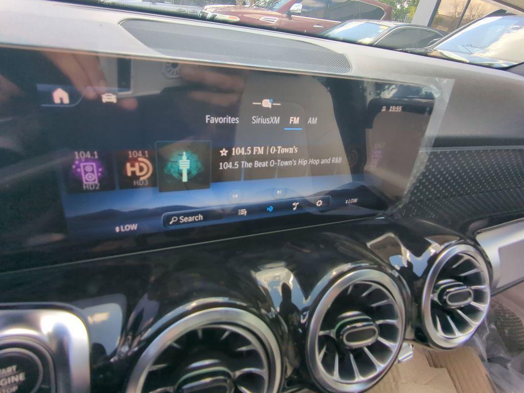 new 2025 Mercedes-Benz GLB 250 car
