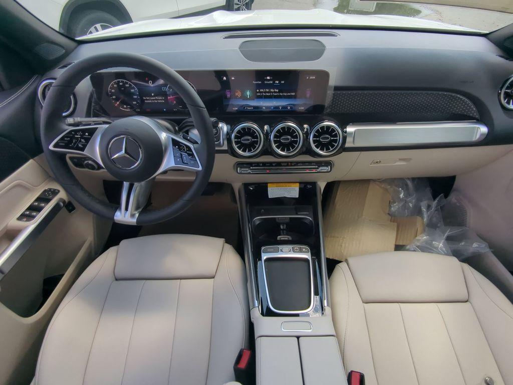 new 2025 Mercedes-Benz GLB 250 car
