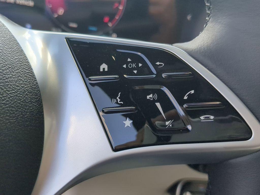 new 2025 Mercedes-Benz GLB 250 car
