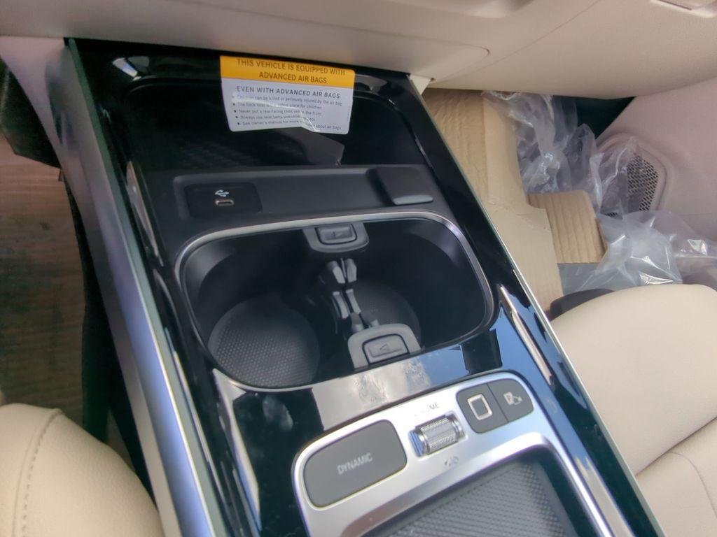 new 2025 Mercedes-Benz GLB 250 car