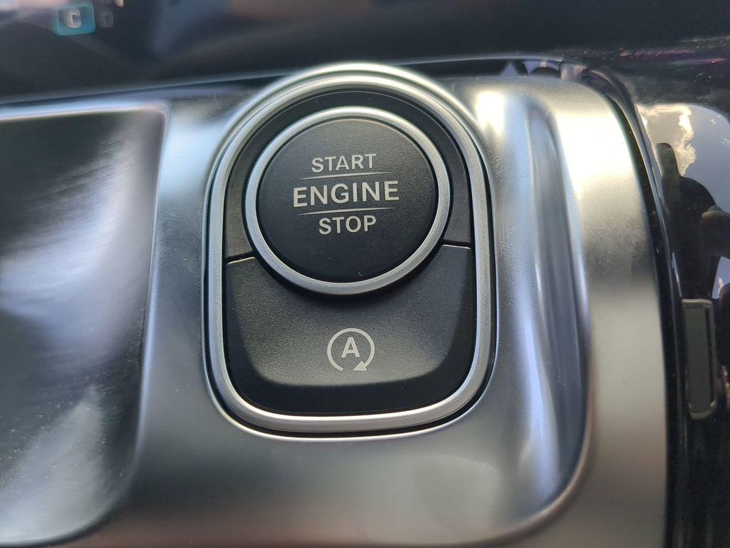 new 2025 Mercedes-Benz GLB 250 car