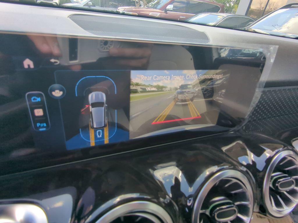 new 2025 Mercedes-Benz GLB 250 car