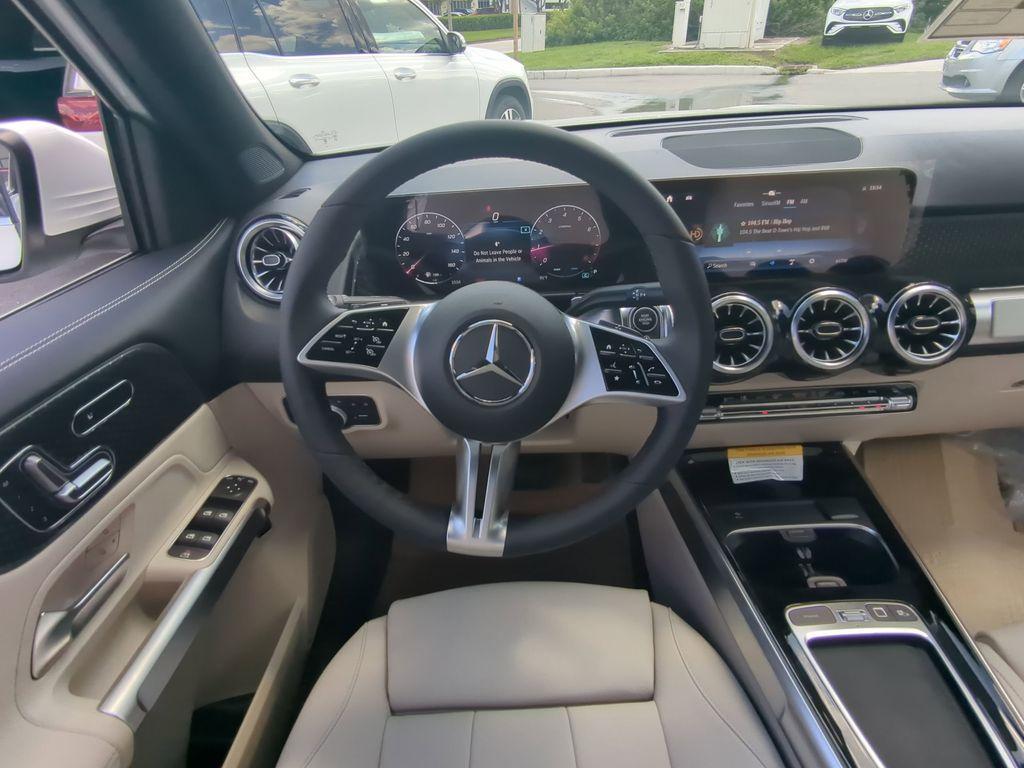 new 2025 Mercedes-Benz GLB 250 car