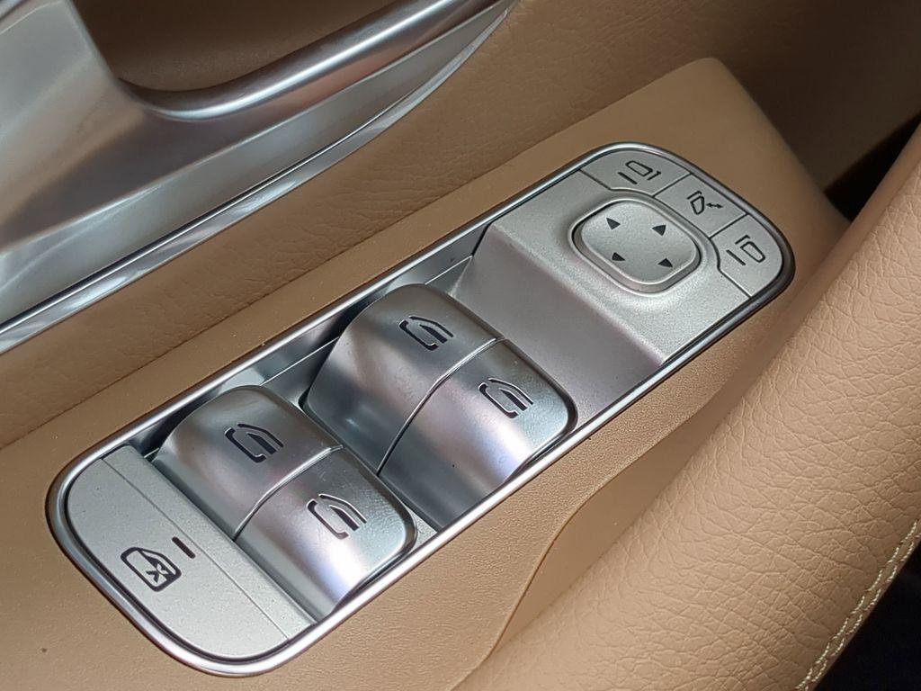 new 2025 Mercedes-Benz GLS 580 car