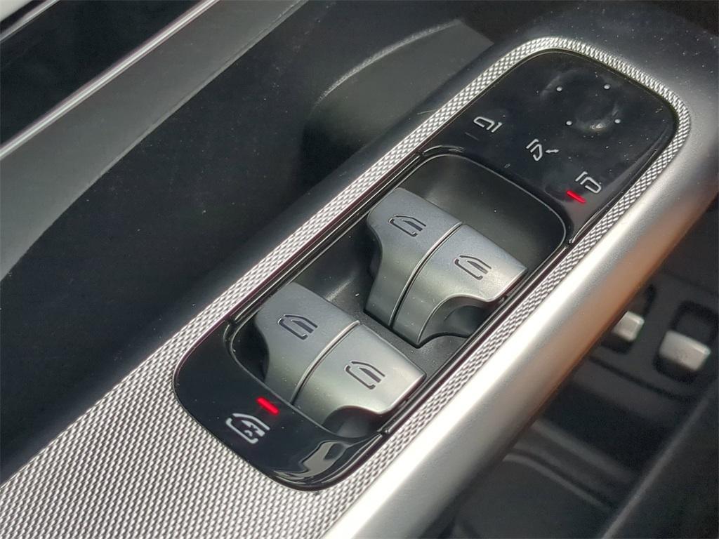 new 2025 Mercedes-Benz GLC 350e car