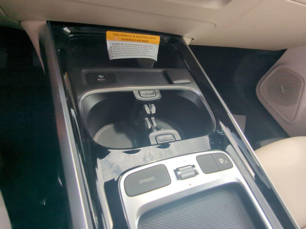 new 2025 Mercedes-Benz GLB 250 car