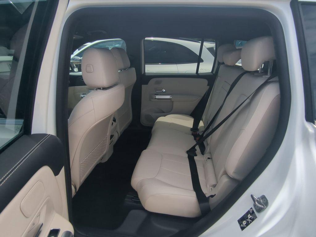 new 2025 Mercedes-Benz GLB 250 car