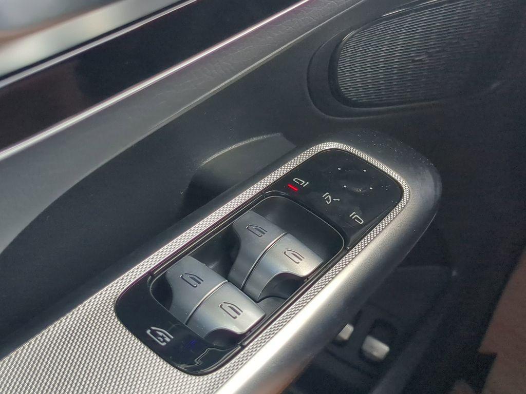 new 2025 Mercedes-Benz GLC 350e car