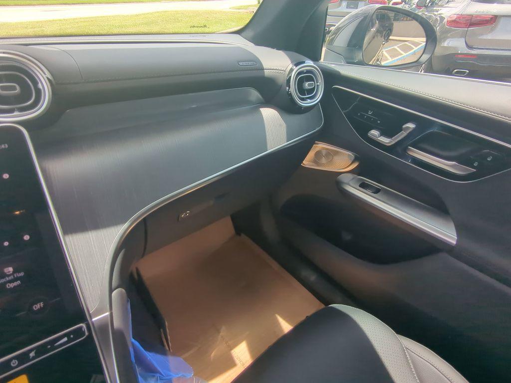 new 2025 Mercedes-Benz GLC 350e car