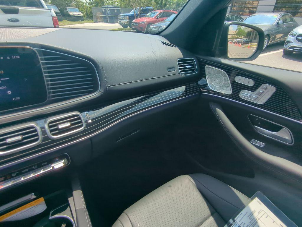 new 2025 Mercedes-Benz GLS 450 car
