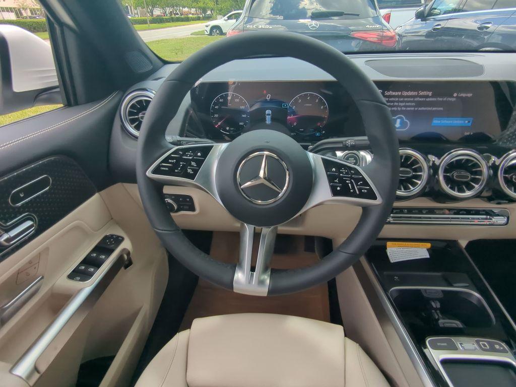 new 2025 Mercedes-Benz GLB 250 car