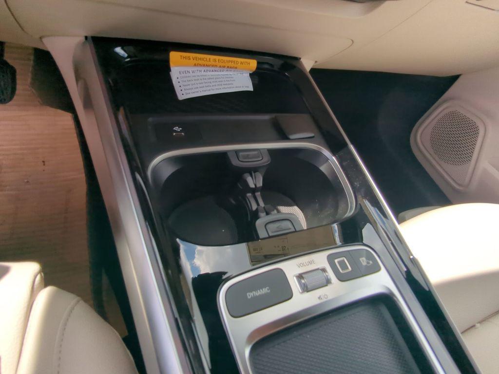 new 2025 Mercedes-Benz GLB 250 car