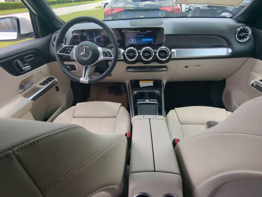 new 2025 Mercedes-Benz GLB 250 car