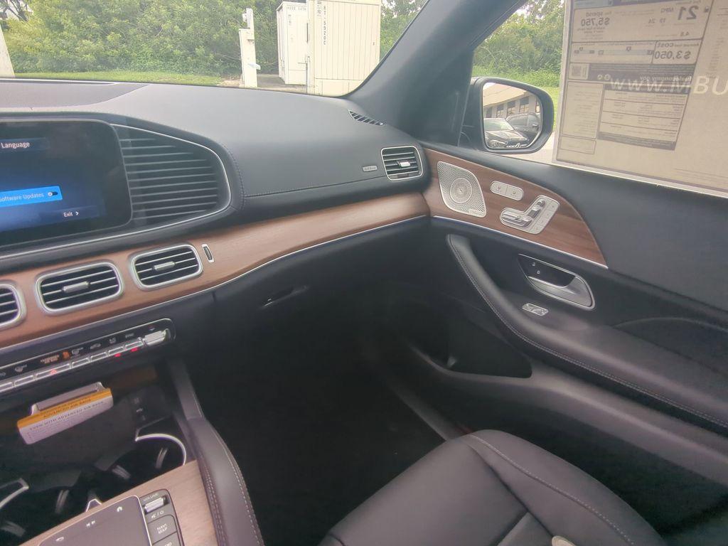 new 2025 Mercedes-Benz GLS 450 car