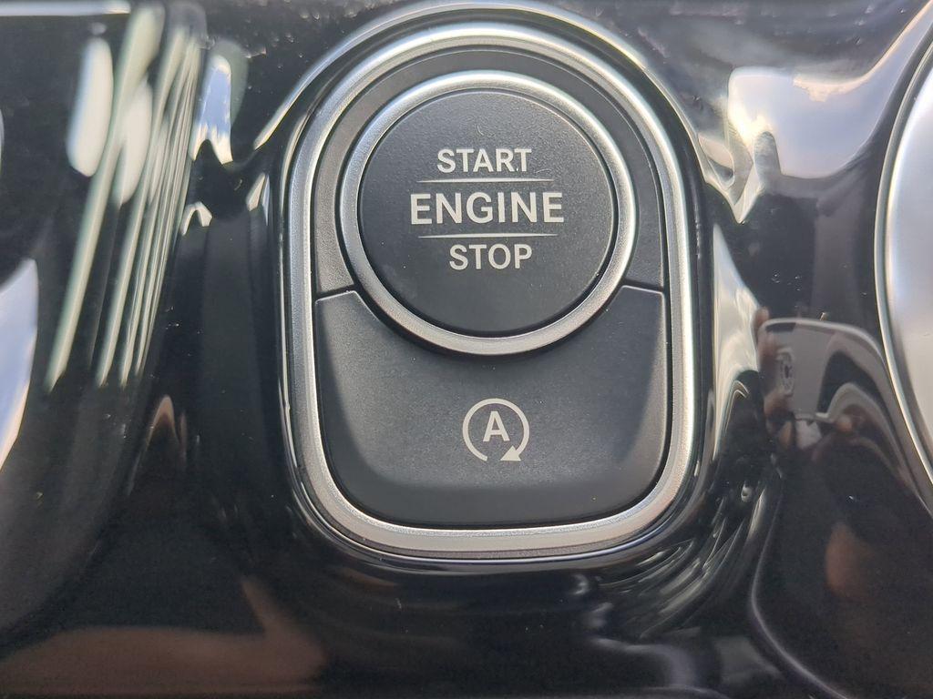 new 2025 Mercedes-Benz GLA 250 car
